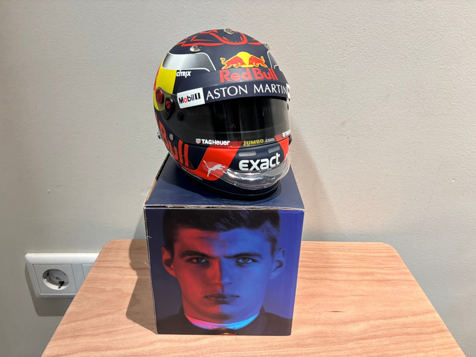 Max verstappen helm 1:2 seizoen 2018, Verzamelen, Automerken, Motoren en Formule 1, Ophalen of Verzenden, Zo goed als nieuw, Formule 1
