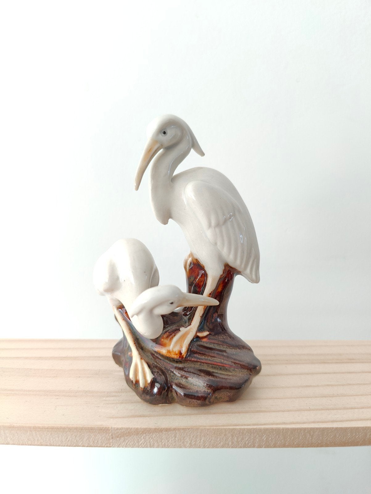 Porselein beeld van twee kraanvogels, Geglazuurd, Minder dan 20 cm, Ophalen of Verzenden, Steen of Keramiek