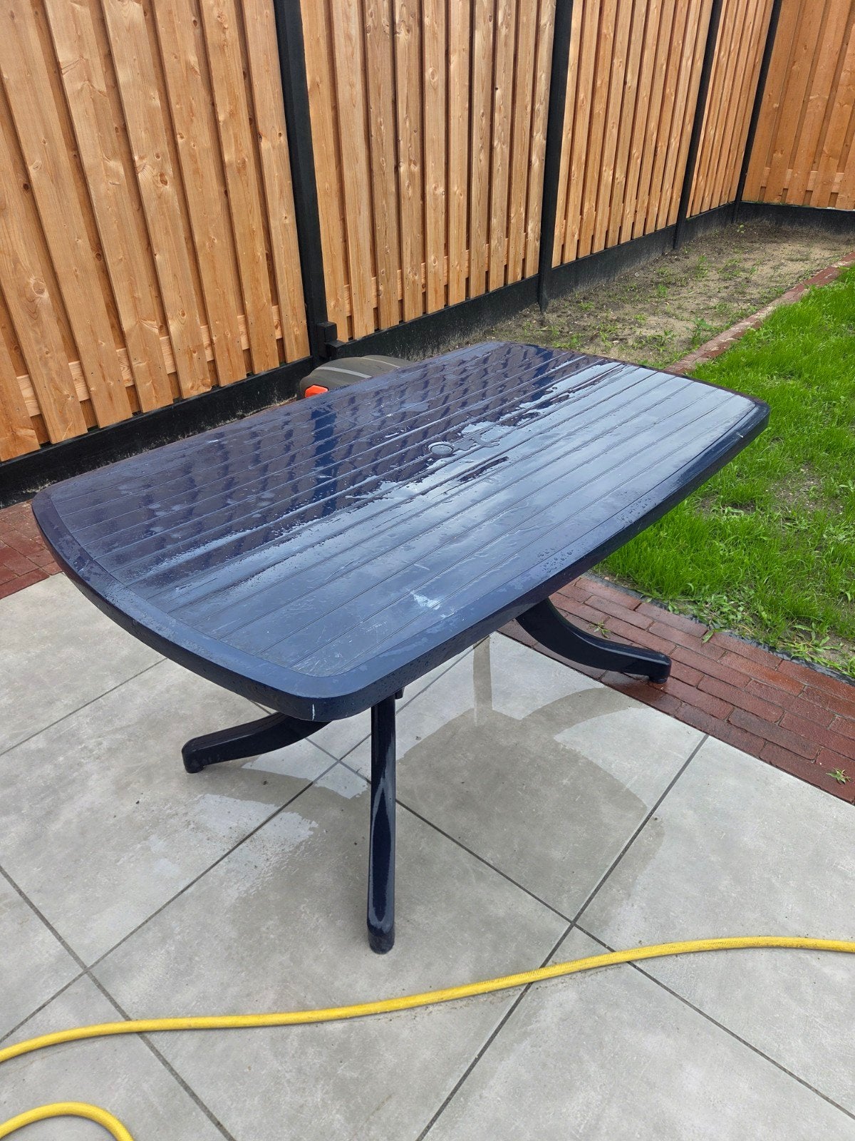 Gratis kunststof tuintafel - 135x75x70cm, Tuin en Terras, Tuintafels, Gebruikt, Rechthoekig, Kunststof, Ophalen