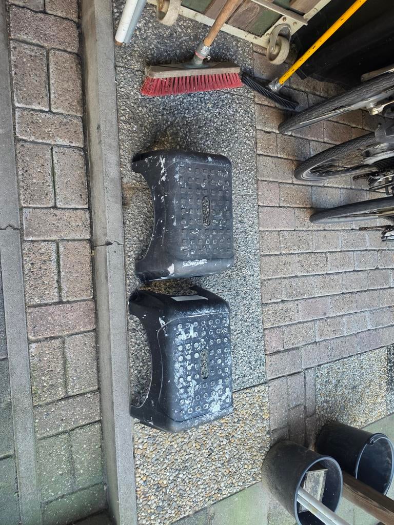 2 complete opstapjes compleet zie foto,s ervan., Ophalen