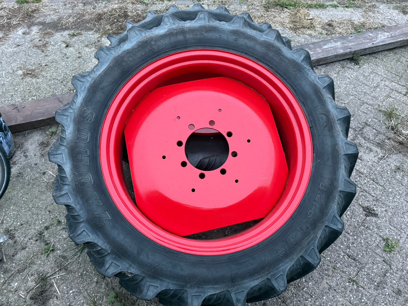 2x Taurus band 12.4 R 36, Ophalen