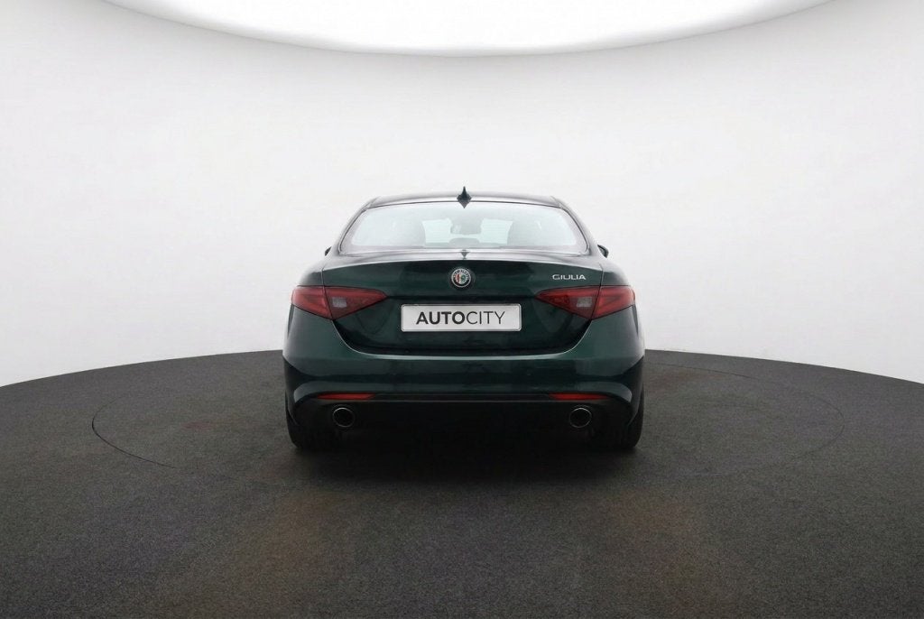 Alfa Romeo Giulia 2.0 Super 200PK Leder l Carplay l Camera l, Auto's, Automaat, Euro 6, 14 km/l, Bedrijf