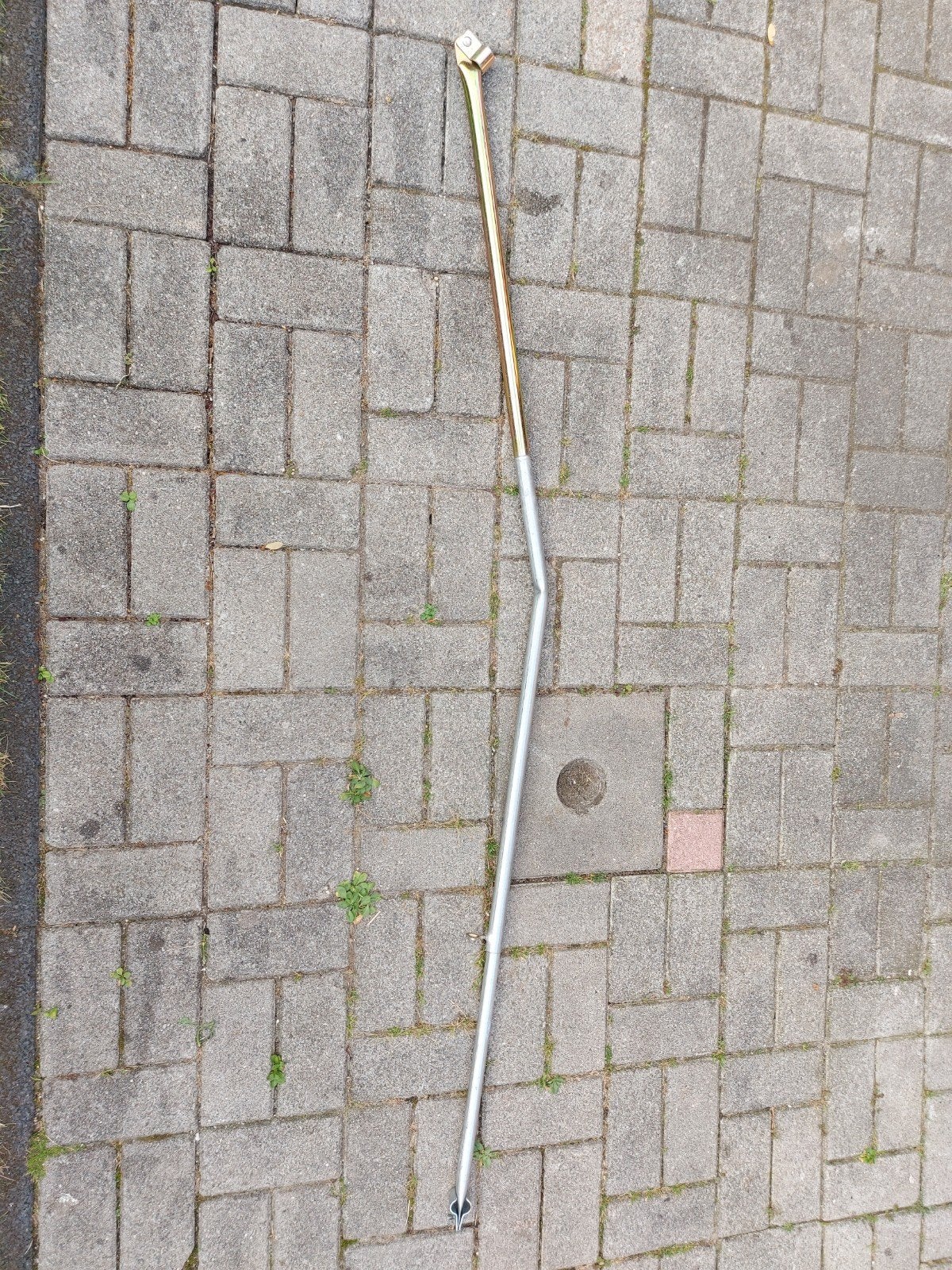 Gebogen tentstok voor voorkomen van waterzakken, Ophalen, Gebruikt