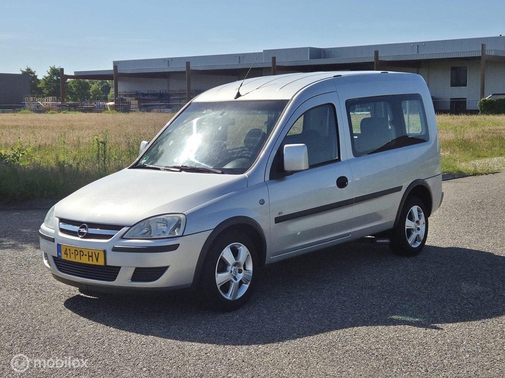 Opel Tour 1.6 Invalideauto / Rolstoelauto / Knielsysteem, Auto's, Opel, 450 kg, Gebruikt, 4 cilinders, 1165 kg