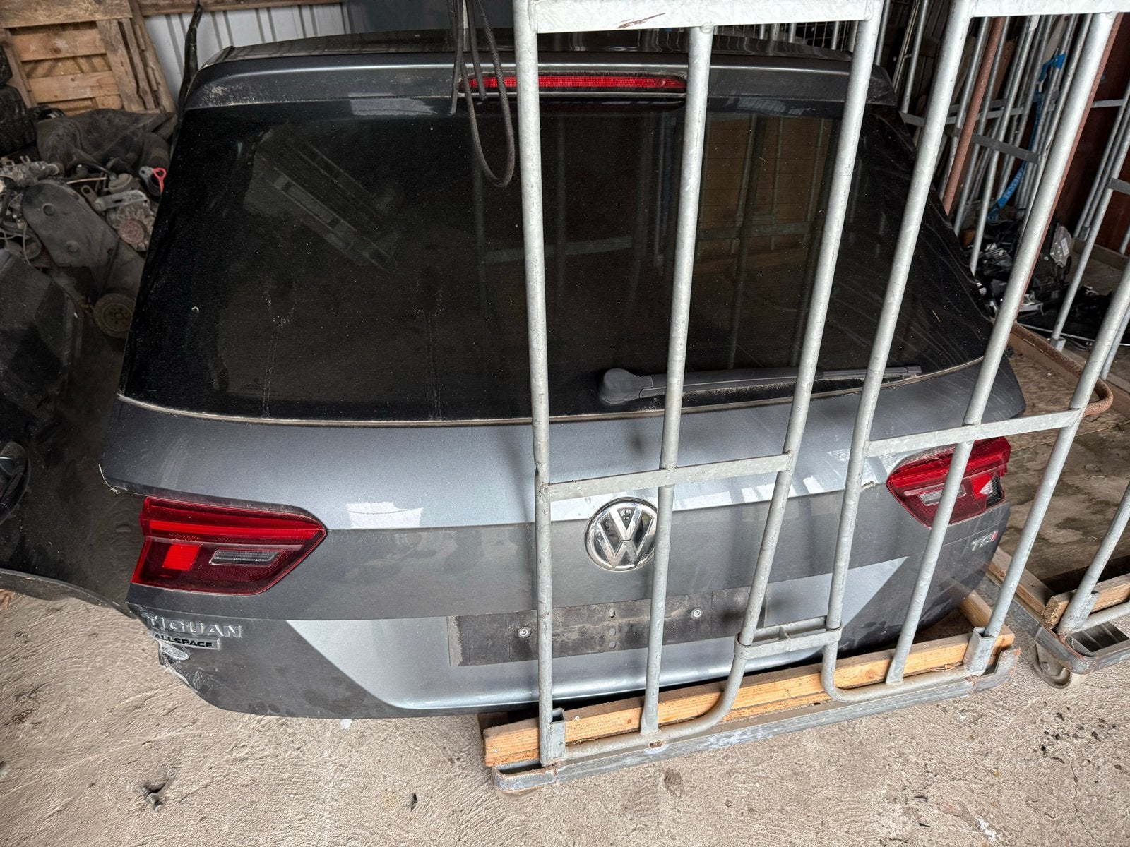 Achterklep VW Tiguan Allspace met schade en camera, Ophalen, Gebruikt, Achterklep, Volkswagen