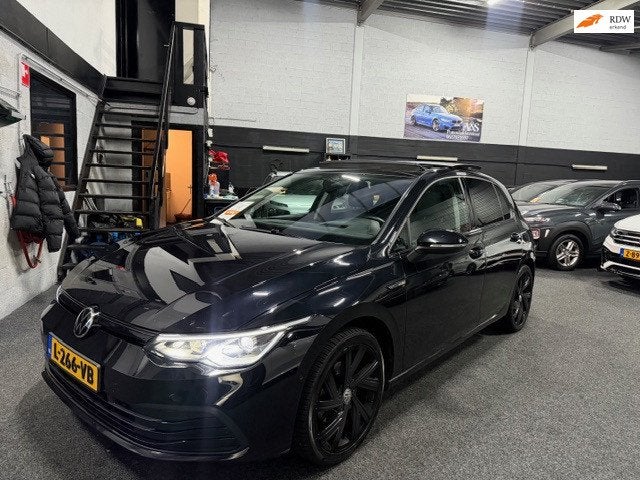 Volkswagen Golf 1.5 TSI /Pano, Auto's, Voorwielaandrijving, Euro 6, Zwart, Bedrijf