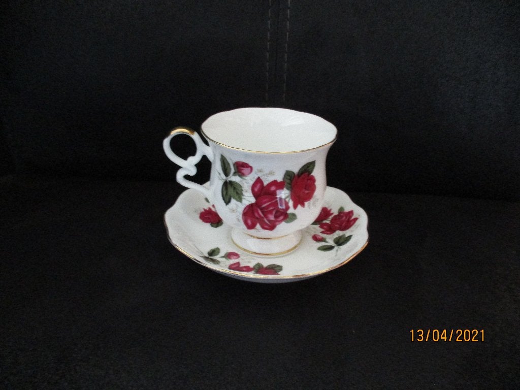 Kop en schotel Wild Rose van Royal Ascot, Verzamelen, Porselein, Kristal en Bestek, Ophalen of Verzenden, Zo goed als nieuw, Porselein