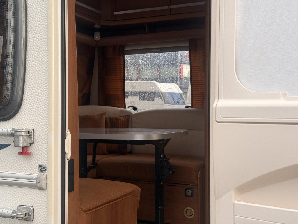 Fendt Bianco Classico 495 TG met voortent ((zondag open)), Caravans en Kamperen, Caravans, Rondzit, Schokbreker, Bedrijf, Overige typen