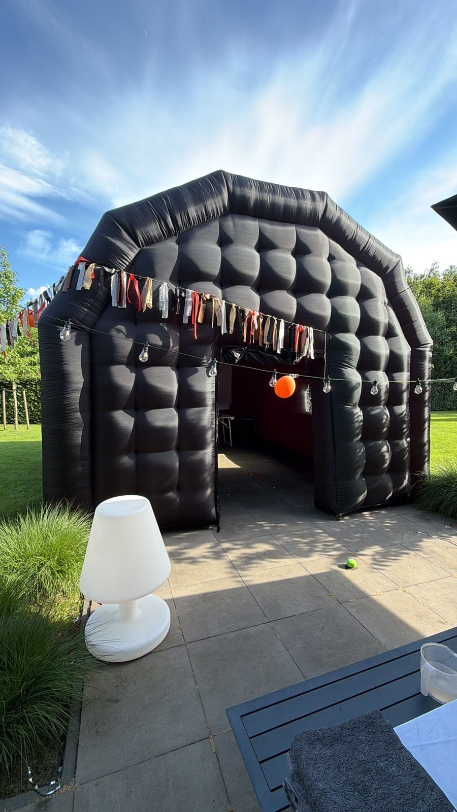 Opblaasbare feesttent 5,4x5m te huur – 20-30 personen, Hobby en Vrije tijd, Feestartikelen | Verhuur, Ophalen, Zo goed als nieuw