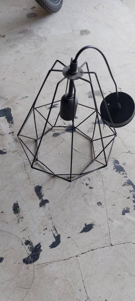 Zwarte geometrische hanglamp - industrieel design, Huis en Inrichting, Lampen | Hanglampen, 50 tot 75 cm, Ophalen of Verzenden