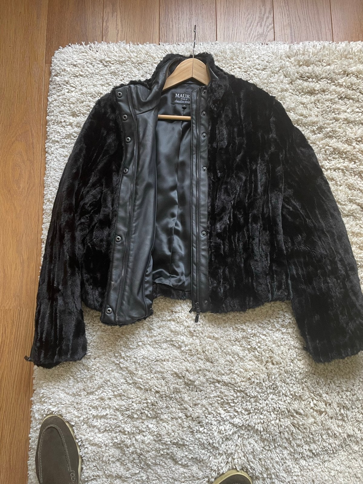Zwart faux fur jasje van Maura, maat 42, Kleding | Dames, Jassen | Winter, Ophalen of Verzenden, Zo goed als nieuw, Maat 42/44 (L)