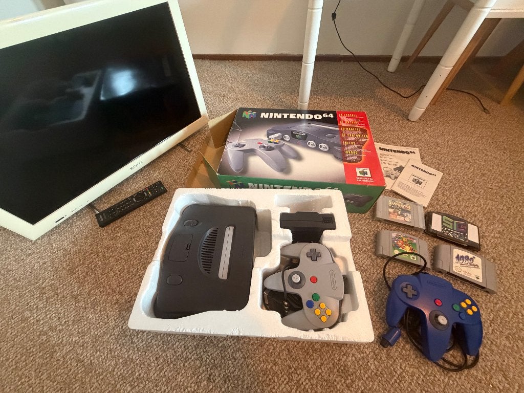 Nieuwstraat:Nintendo 64 verzameling inclusief originele doos, Ophalen, Zo goed als nieuw, Met 2 controllers, Met games