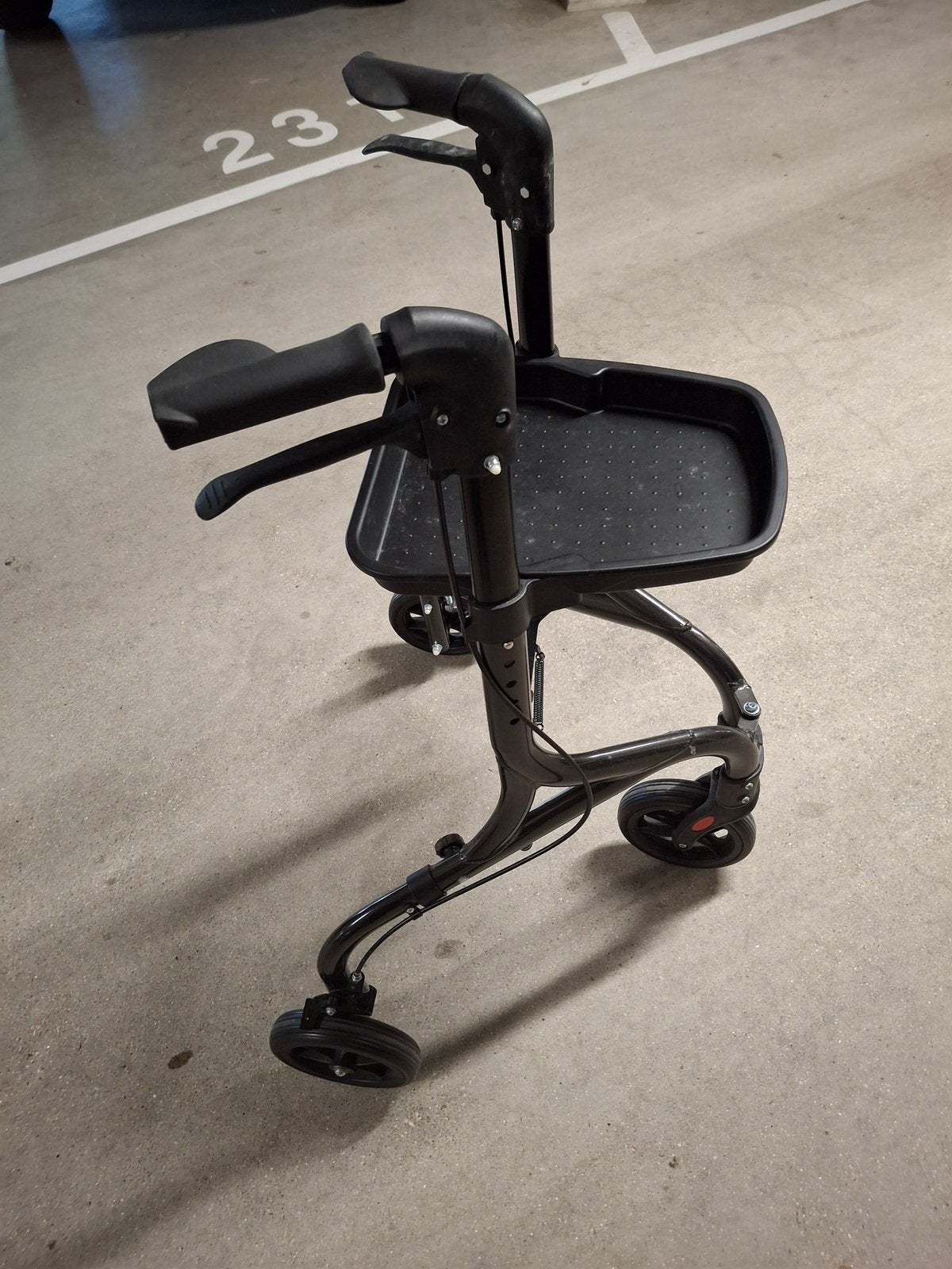 Drie wiel Rollator Kleur Antraciet Grijs Merk MultiMotion, Ophalen, Zo goed als nieuw
