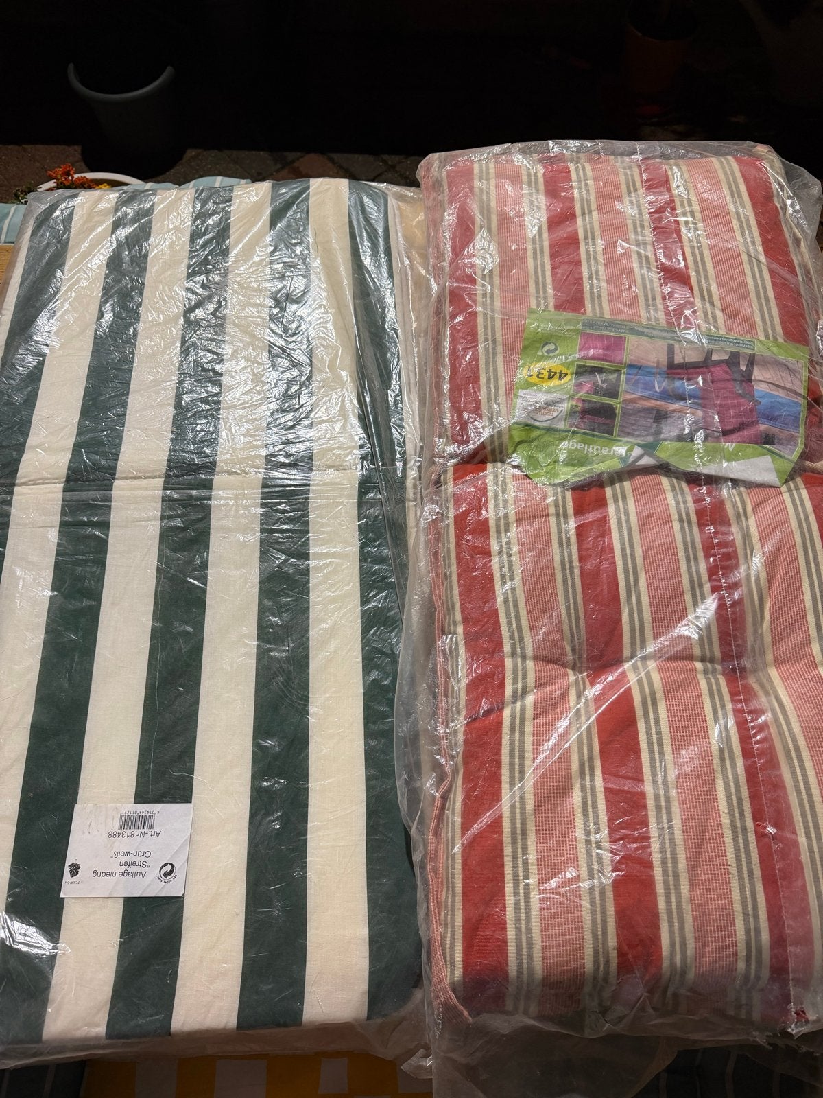 Gratis ophalen: Twee verschillende kussens voor tuinstoelen, Ophalen of Verzenden, Nieuw