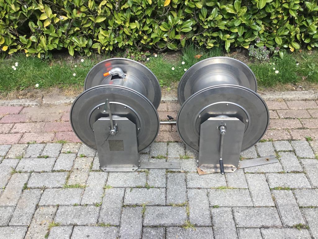 Haspels tuckerpole systeem, Diensten en Vakmensen