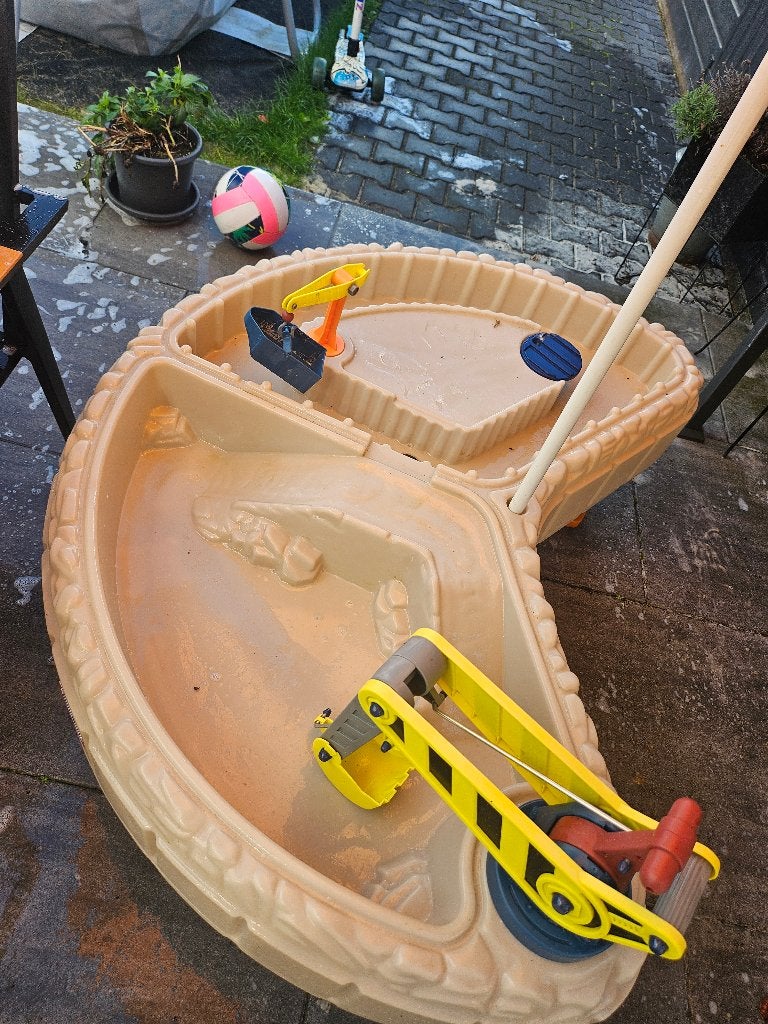 Zand en water tafel little tikes met parasol, Ophalen, Zo goed als nieuw