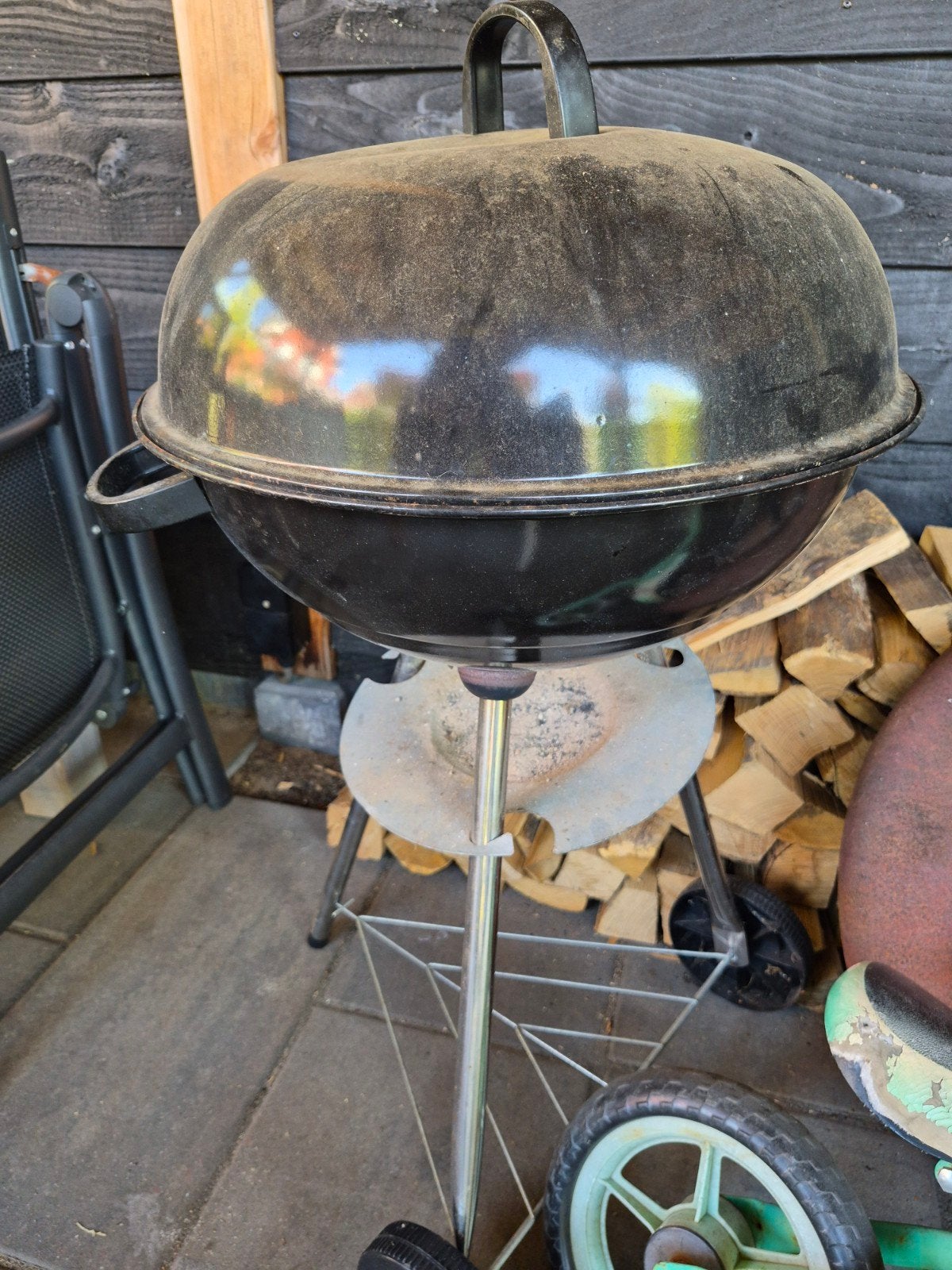 Gratis BBQ: vies, maar met potentie voor de handige griller!, Ophalen, Gebruikt