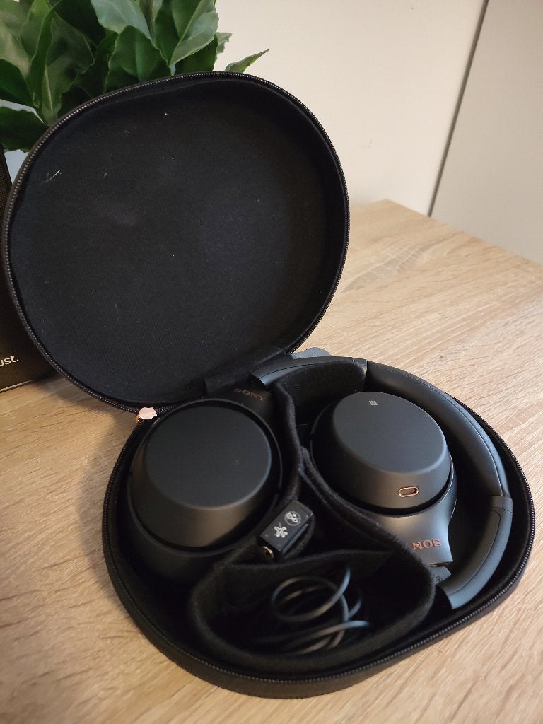 Sony koptelefoon met noise cancelling en alle accessoires, Gebruikt, Draadloos, Verzenden, Zwart