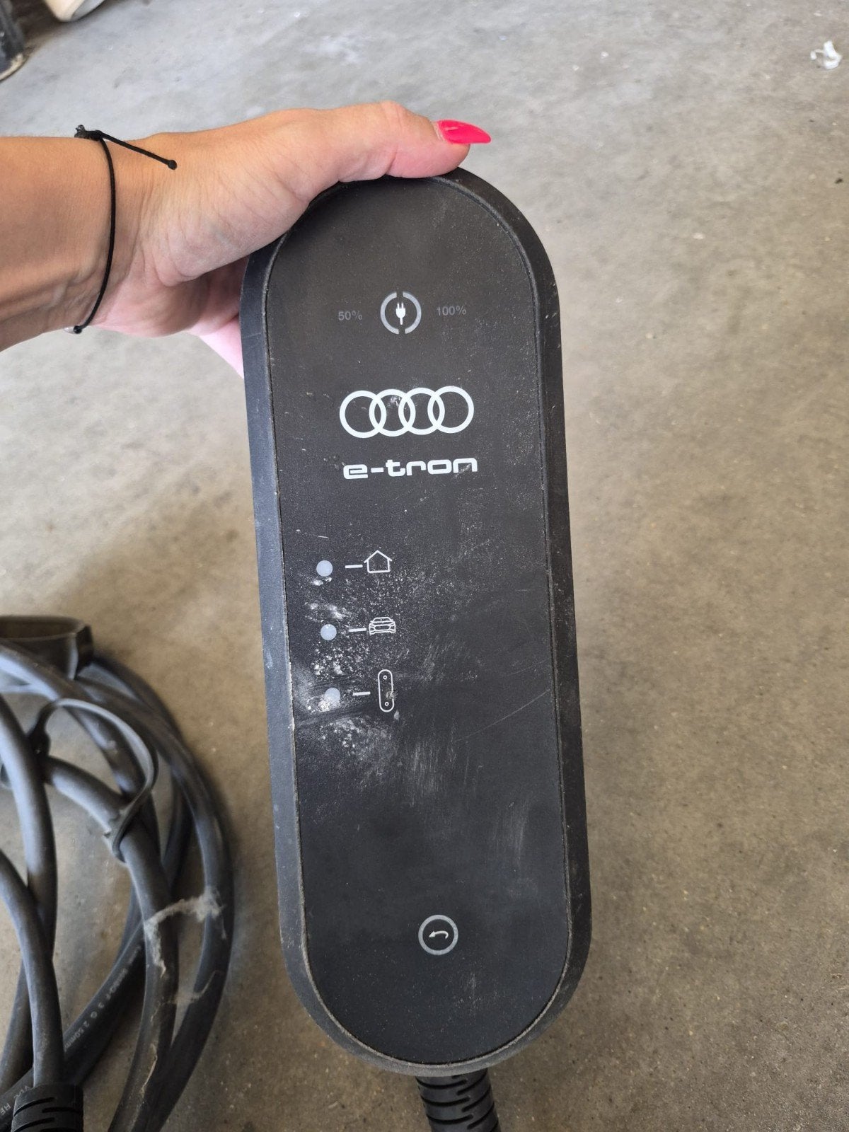 Audi e-tron Draagbare Oplader 11kW Type 2, Ophalen