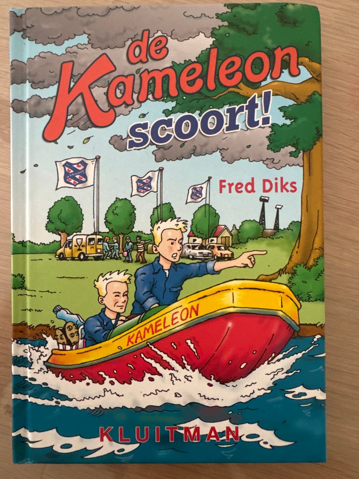 De Kameleon scoort! - Fred Diks (Jeugdboek), Ophalen of Verzenden, Zo goed als nieuw, Fictie algemeen