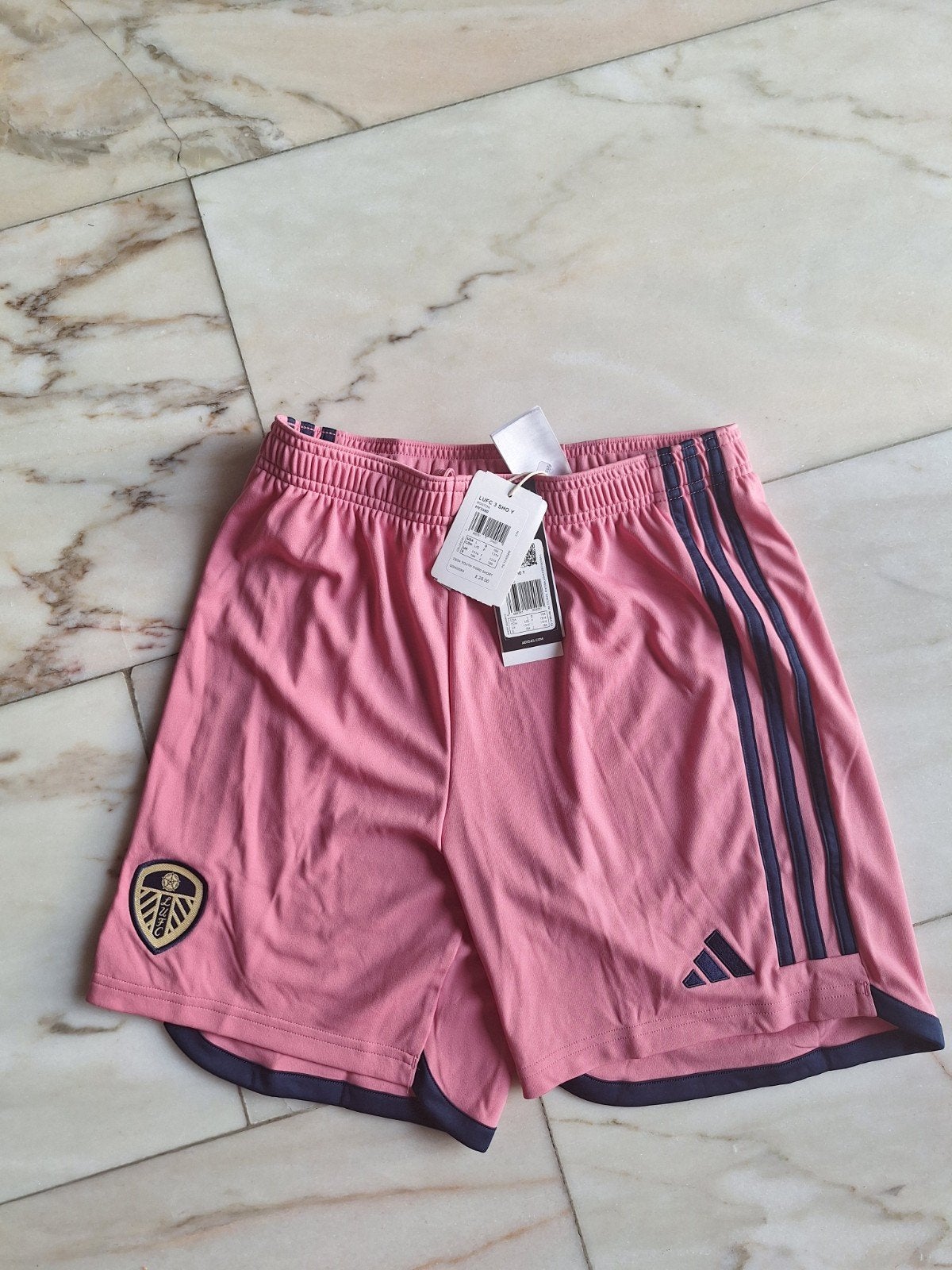 Adidas Leeds United 3e tenue short roze - Nieuw met kaartjes, Ophalen of Verzenden, Nieuw
