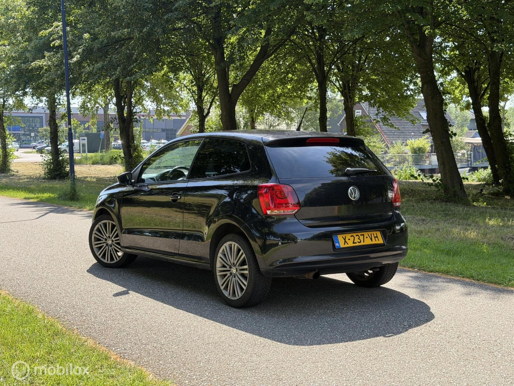 Volkswagen Polo 1.2 TSI*STOELVERWARMING*APK 2/27*PARKEERSENS, Auto's, Volkswagen, Voorwielaandrijving, Euro 5, Stof, Zwart