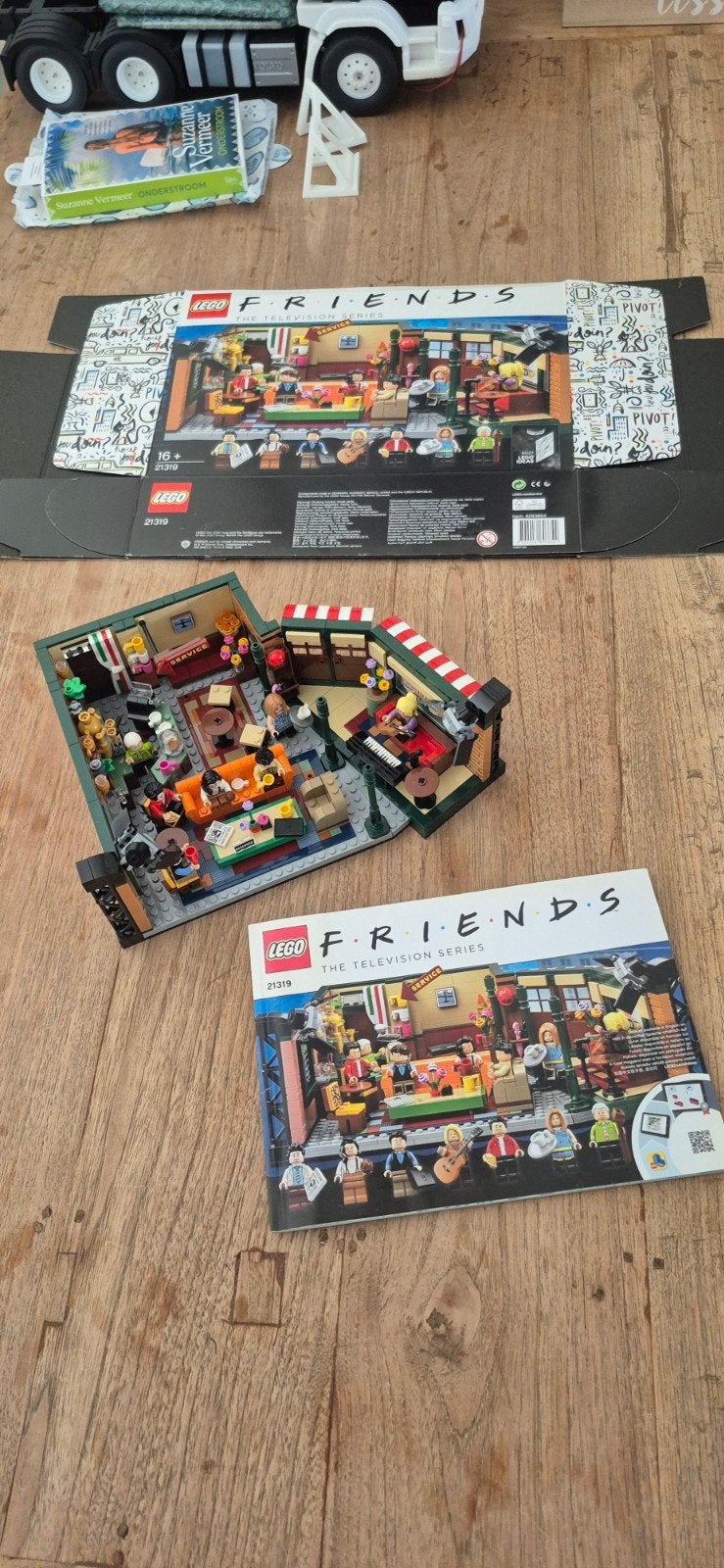 LEGO Friends The Apartments (10292) & Central Perk (21319), Kinderen en Baby's, Speelgoed | Duplo en Lego, Compleet, Lego, Ophalen of Verzenden