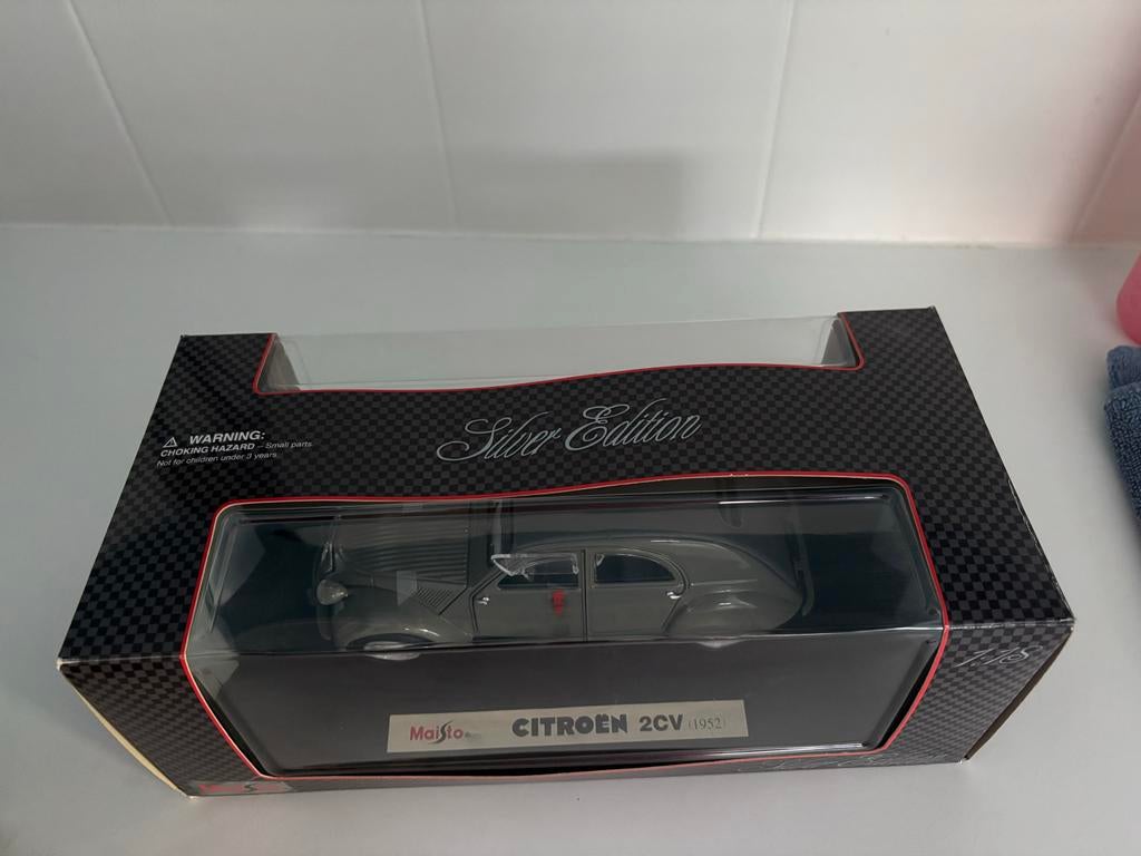 Maisto Citroën 2CV (1952) - Silver Edition Modelauto, Hobby en Vrije tijd, Modelauto's | 1:18, Ophalen, Nieuw, Auto, Maisto