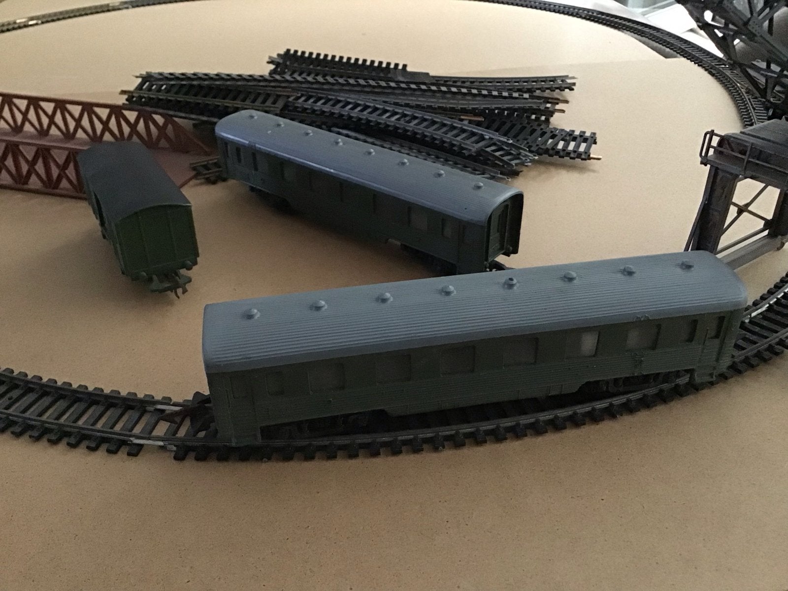 Grote set modelspoorbaan: Rails, wagons, kraan en brug, Overige merken, Gelijkstroom, Ophalen of Verzenden, Analoog