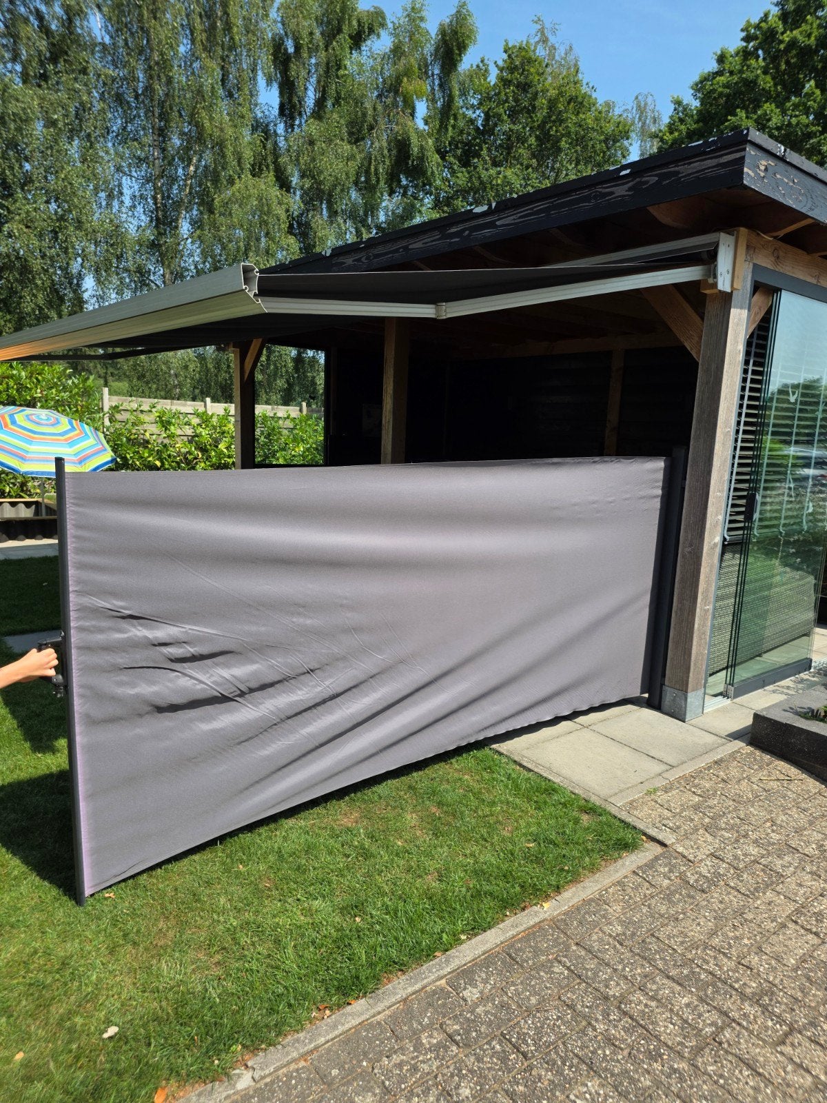 Uitschuifbaar windscherm antraciet - 1.42m hoog, 3.13m lang, Tuin en Terras, Ophalen, 100 tot 150 cm, Aluminium, Zo goed als nieuw