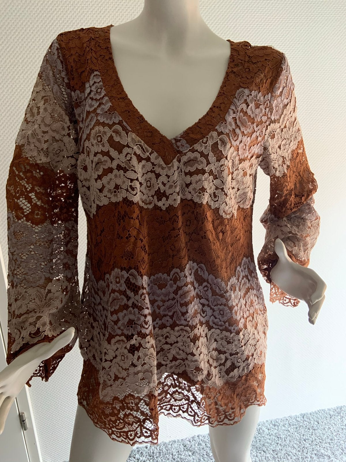 Victoria brandi kanten blouse. It 48. Nl 42, Ophalen of Verzenden, Zo goed als nieuw, Maat 42/44 (L), Bruin