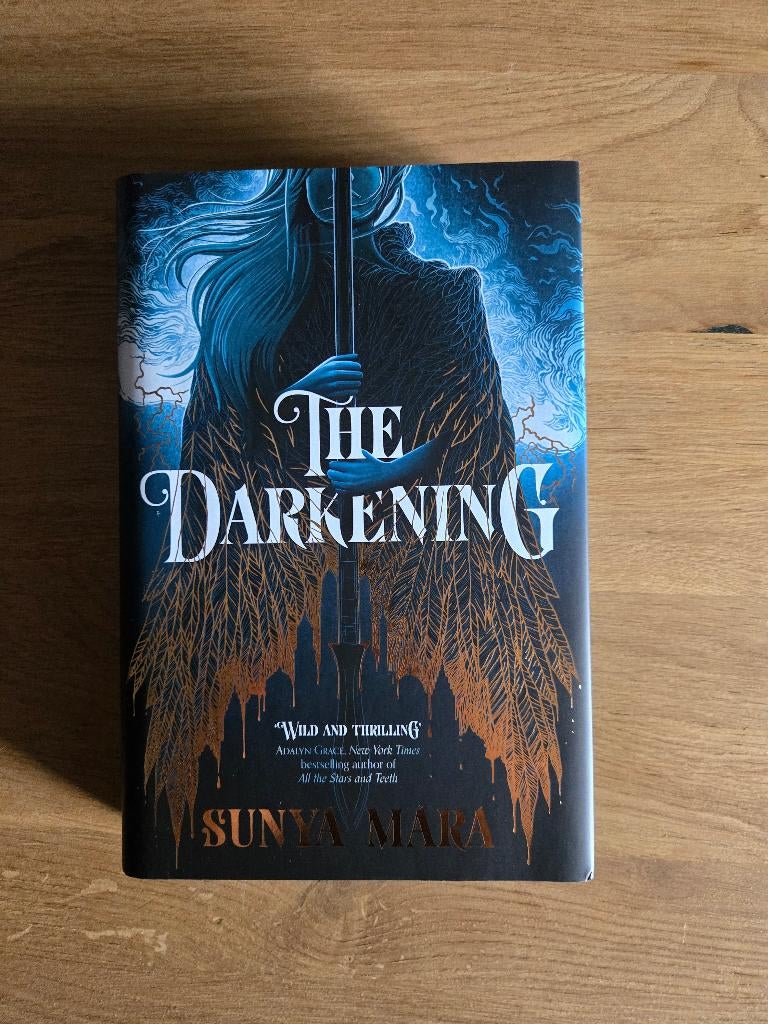 The Darkening - Fairyloot Edition Gesigneerd, Ophalen of Verzenden, Nieuw, Sunya Mara