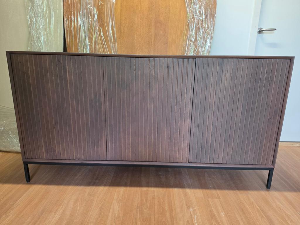 Dressoir Madison Walnoot 165 cm - Lattenpatroon, Ophalen, Madison, Info@meubeloutletmeppel.nl, 150 tot 200 cm