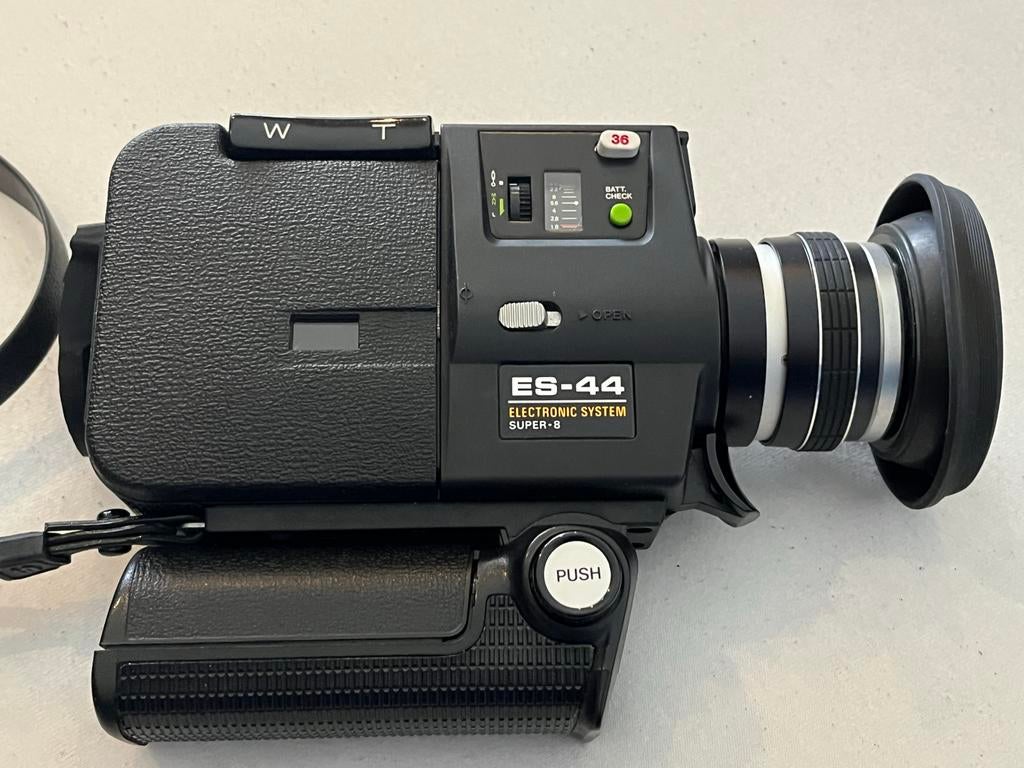 Sankyo ES-44 Super 8 Camera met tas en accessoires, Ophalen of Verzenden, Zo goed als nieuw, Minder dan 60 watt, Overige merken