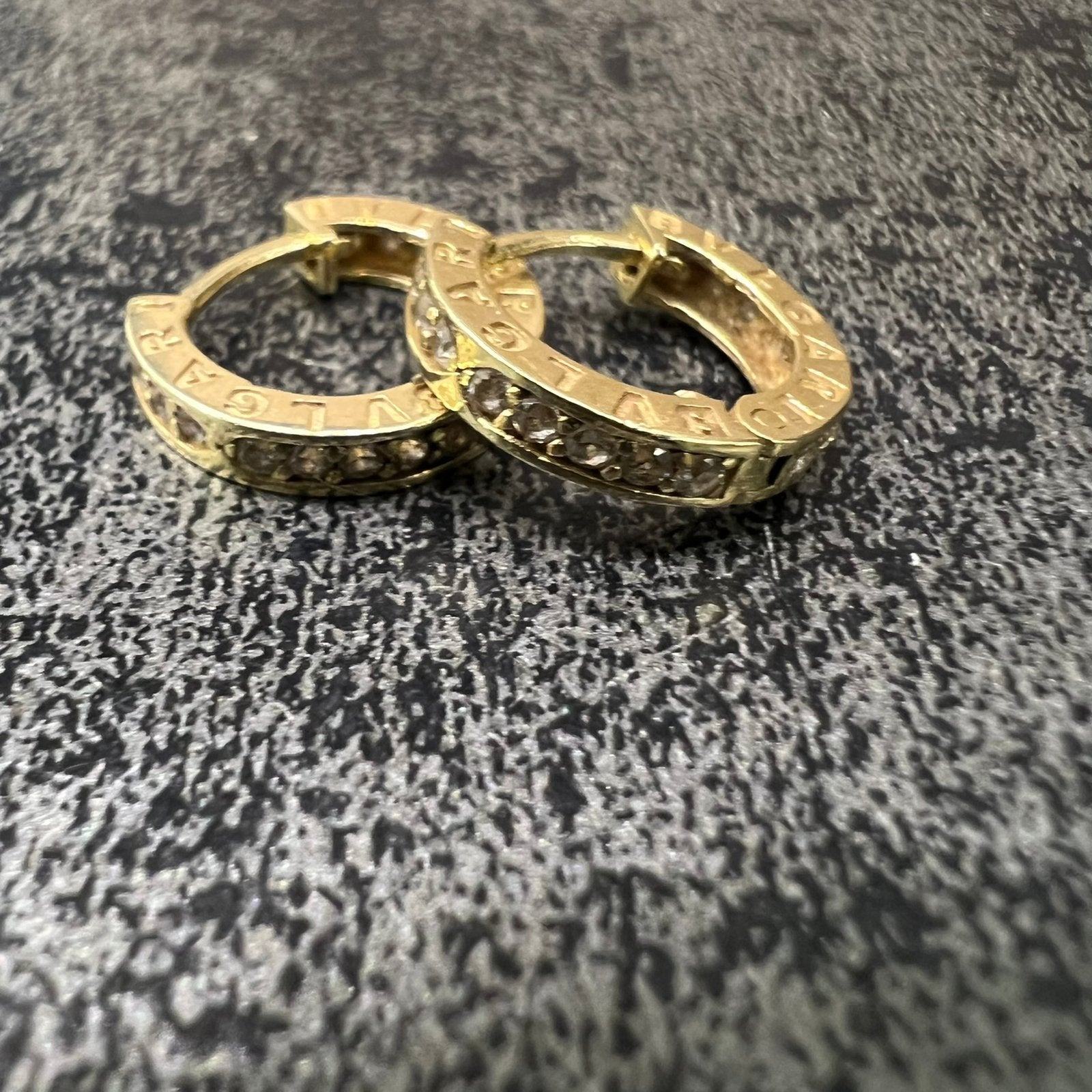 14 karaat gouden oorbellen bvlgari model, Ophalen of Verzenden, Zo goed als nieuw, Goud, Dame