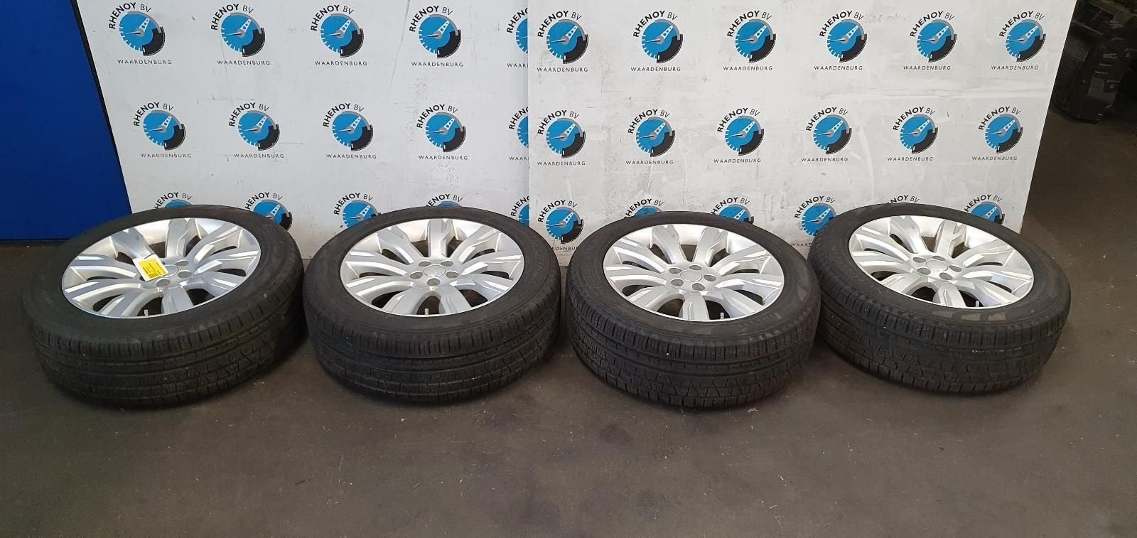 Discovery sport 2015 ( L550 )  235/55 19 pirelli all season, Auto-onderdelen, Banden en Velgen, 19 inch, Gebruikt, -, -
