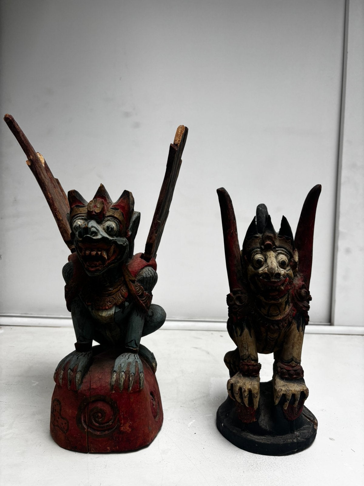 2 mooie vuurvogelbeeldjes uit Indinesië, Ophalen of Verzenden, 20 - 50 cm, Beeld, Hout