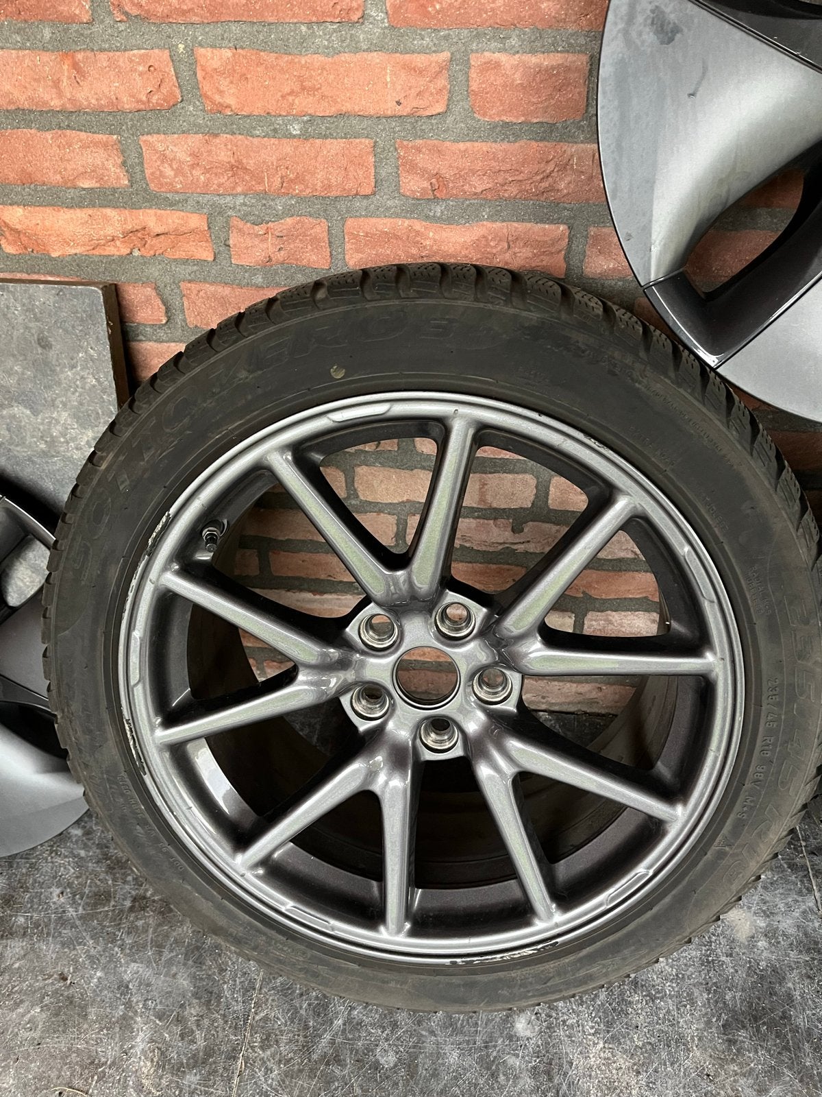 Foto 7 van Tesla Model 3 aero velgen 18 inch+winterbanden+wielkappen