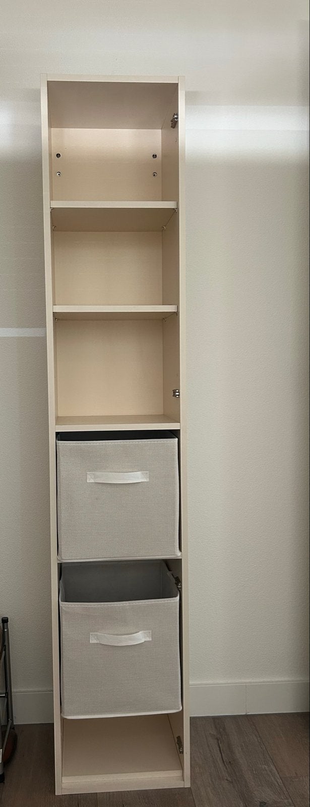 Smalle kast met planken en twee manden, Ophalen, Met plank(en), Minder dan 50 cm, Gebruikt