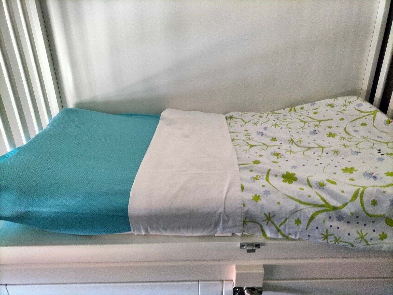 Duo bedje voor kinderopvang - Inclusief matrassen, Ophalen, Gebruikt, Matras