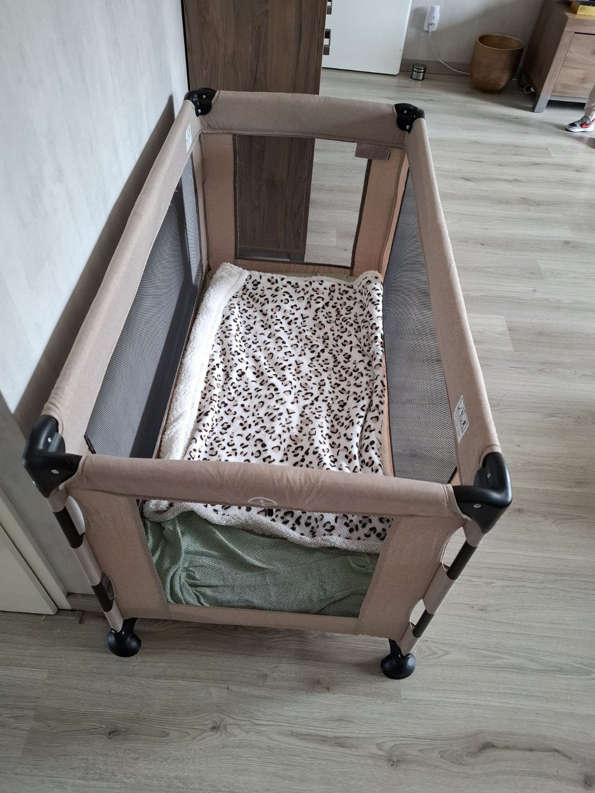 Novi Reiswieg/Box - Compact en Draagbaar, Kinderen en Baby's, Ophalen of Verzenden, Zo goed als nieuw, Rechthoekig, Wieltjes