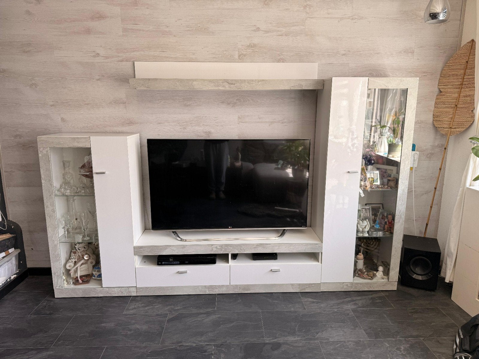 Moderne TV-meubel Hoogglans Wit/Betonlook Mat met Vitrines, Ophalen of Verzenden, 25 tot 50 cm, 100 tot 150 cm, Minder dan 100 cm