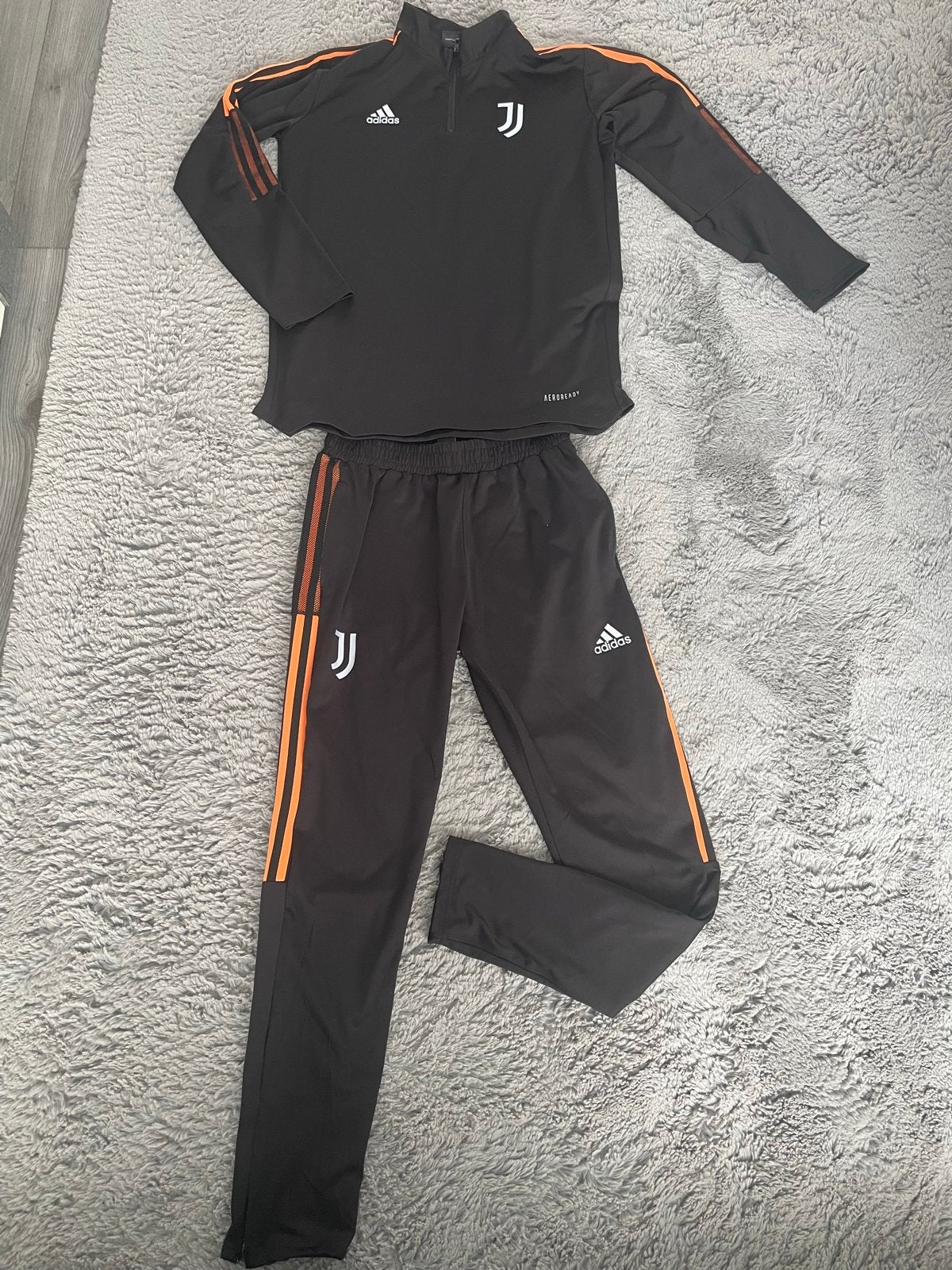 Adidas Juventus Trainingspak Zwart/Oranje, Kleding | Heren, Maat 52/54 (L), Zwart, Ophalen of Verzenden, Zo goed als nieuw