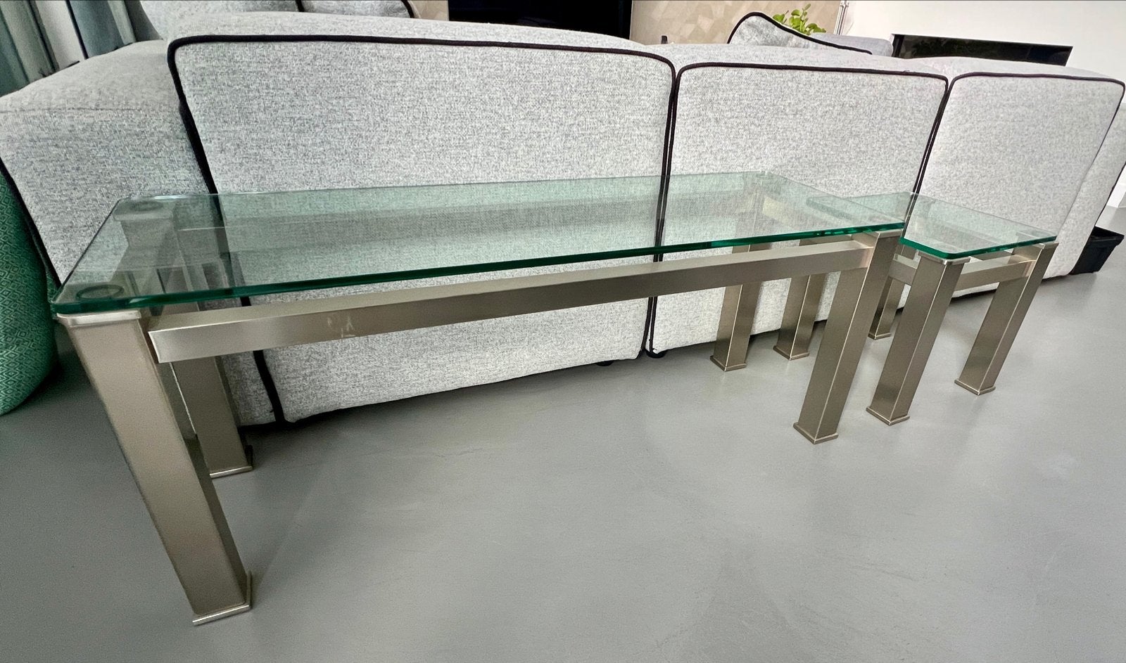 Set van RVS sidetable en bijzettafel met glazen blad, Gebruikt, Glas, 75 cm of meer, Rechthoekig