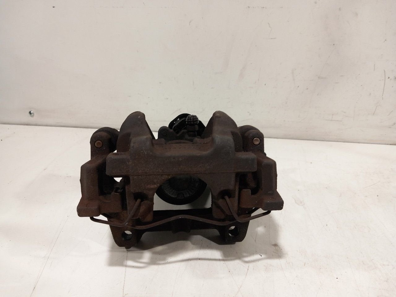 Remklauw links achter Volvo XC90, Onderdelen@venauto.nl, Van der Ven Autorecycling B.V., Gebruikt, Ettenseweg 76, 4706 PB Roosendaal, The Netherlands