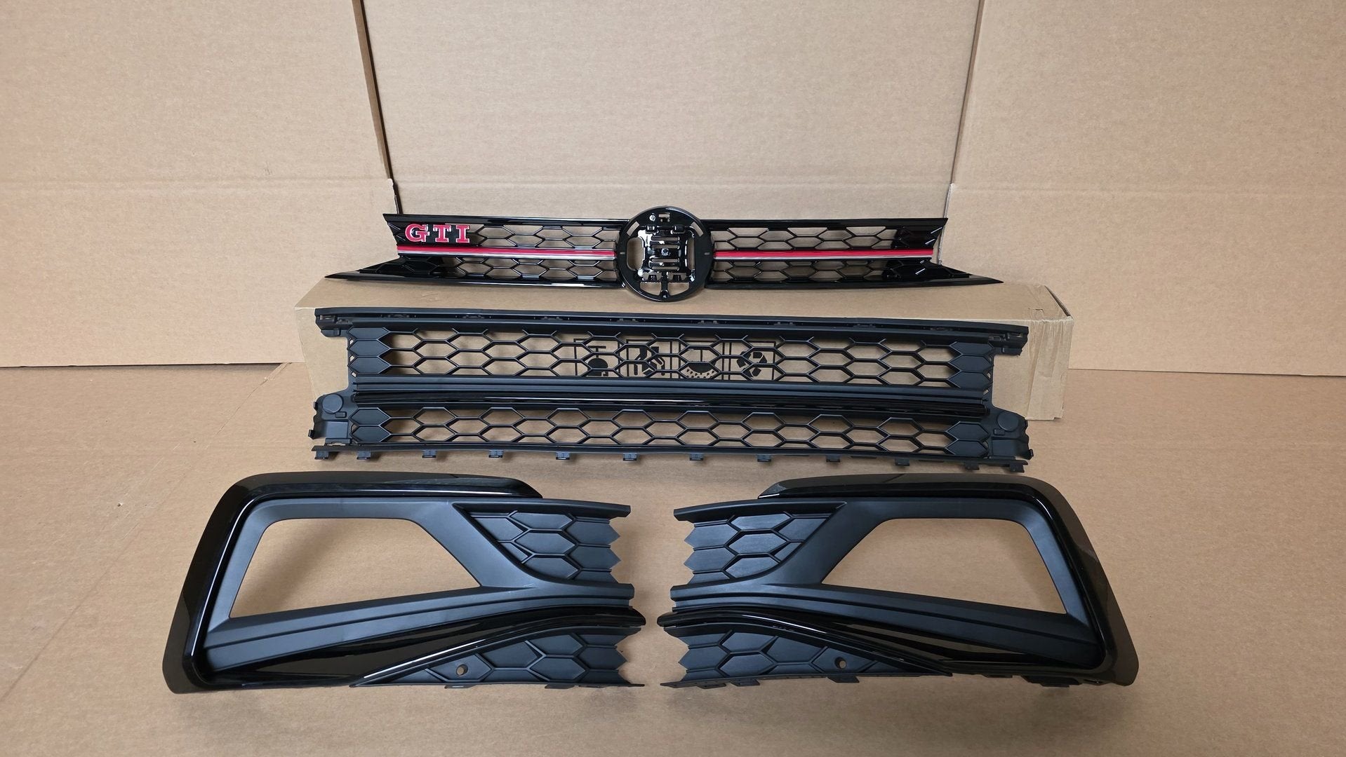 Bumper Mistlamp Roosters Grille VW POLO VI 2G GTI Volkswagen, -, Voor, Nieuw, Ophalen of Verzenden