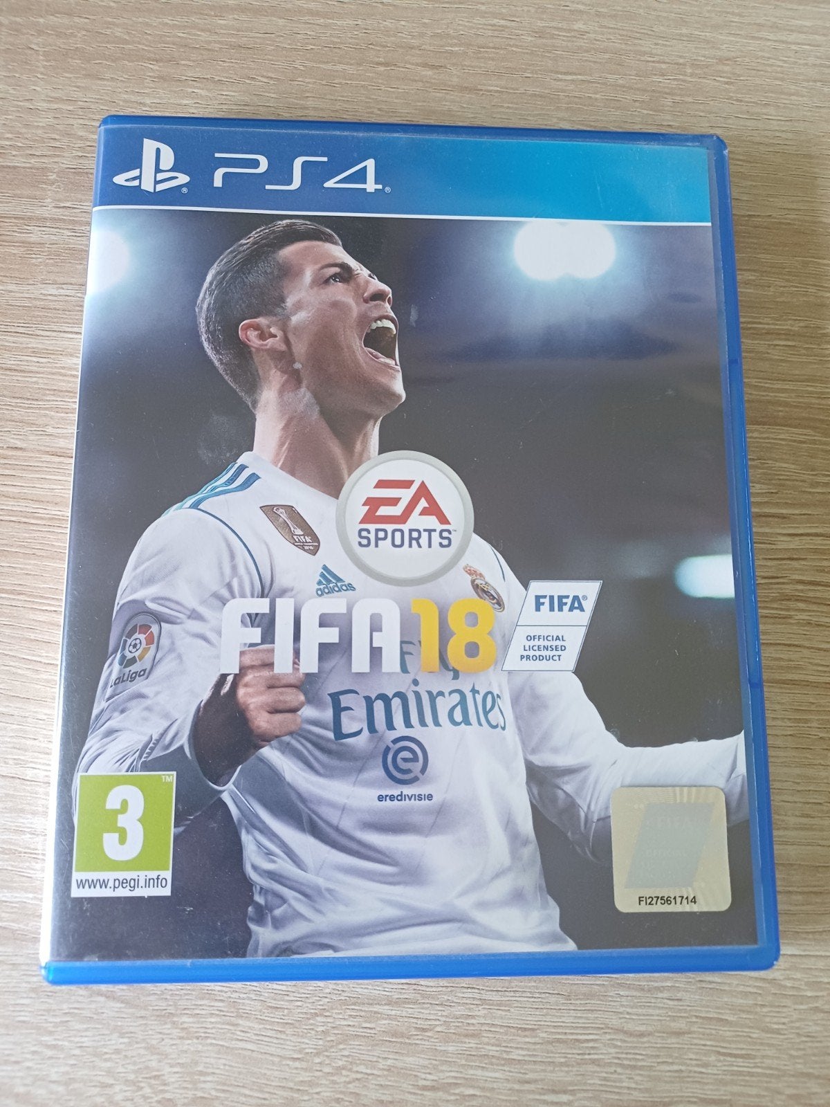 FIFA 18 voor PS4 - Voetbalgame met Ronaldo op cover, Gebruikt, Ophalen of Verzenden, Eén computer, Sport
