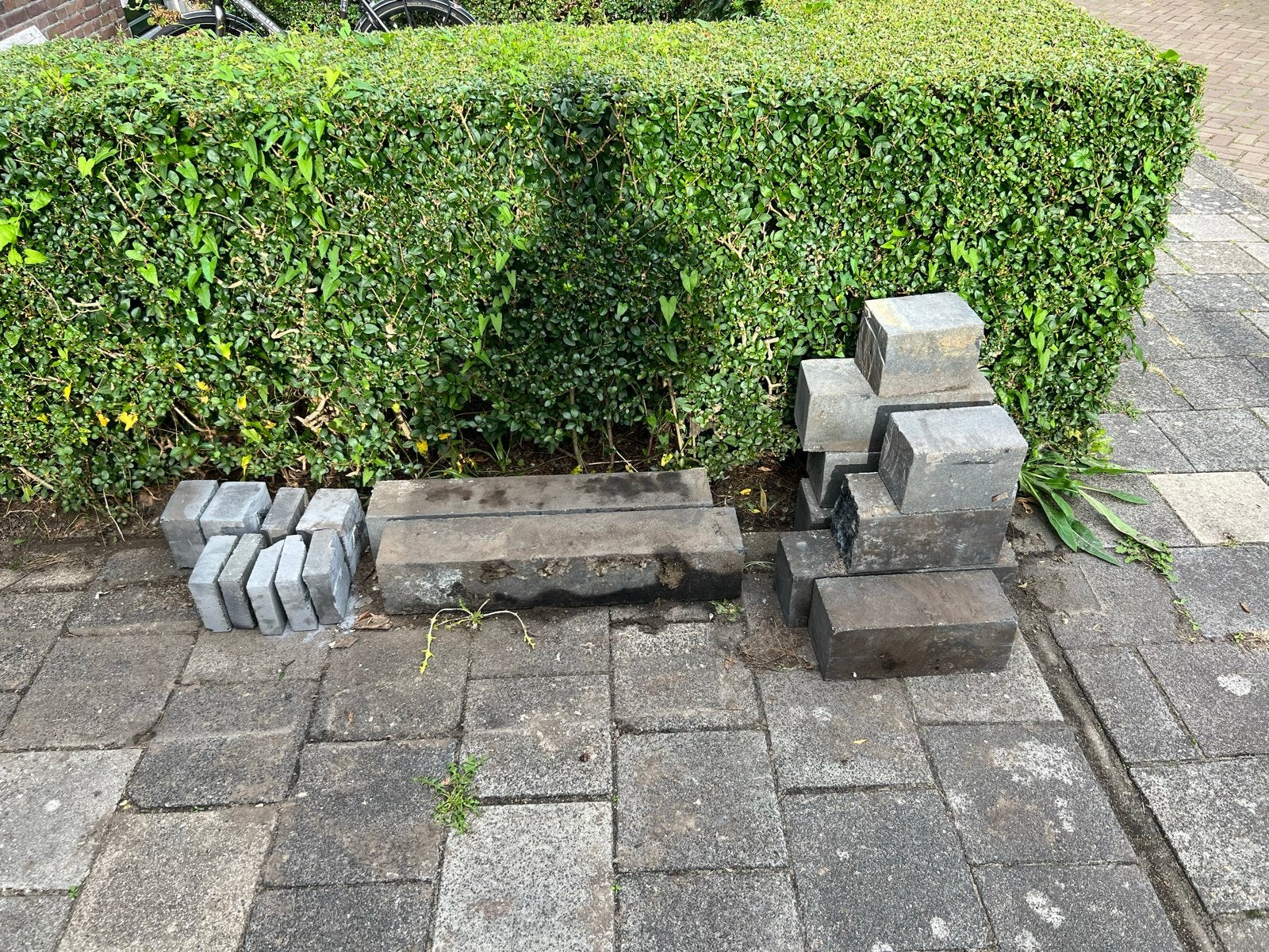 Betonblokken 15x15 cm, 2x 80 cm lang + zaagstukken, Tuin en Terras, Ophalen, Gebruikt, Overige typen, Minder dan 5 m²