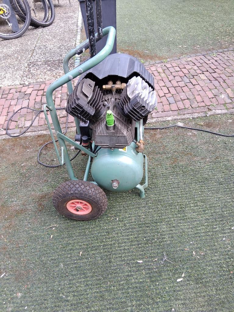 Hitachi Compressor, Ophalen, Gebruikt, 6 tot 10 bar, Minder dan 200 liter/min