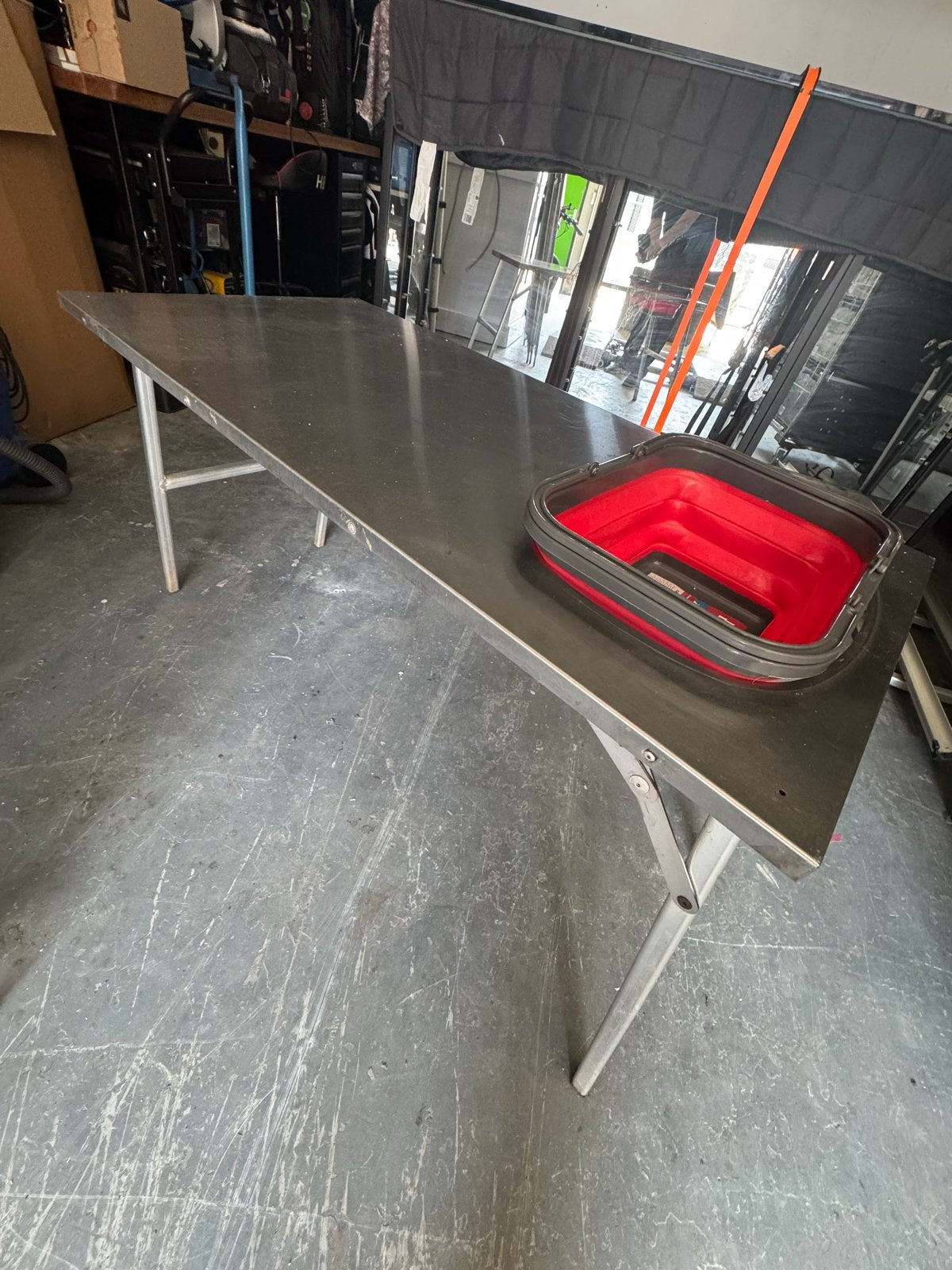Frontrunner aluminium campingtafel met wastafel, Ophalen, Gebruikt